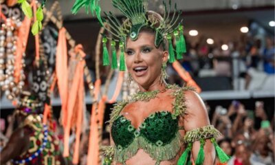 Virginia aparece no ensaio do Carnaval com a barriga estufada