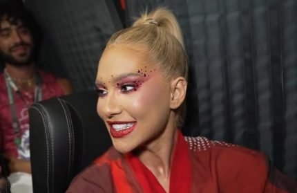 Virginia exibe numero 7 nos dentes em homenagem a Vini