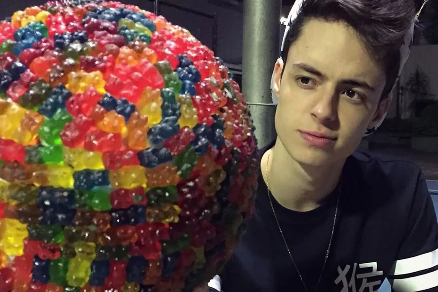 Youtuber infantil Enaldinho nega pedido de video para fa.webp