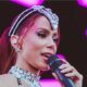 ‘Enfia essa por desse celular no… Anitta fica revoltada com