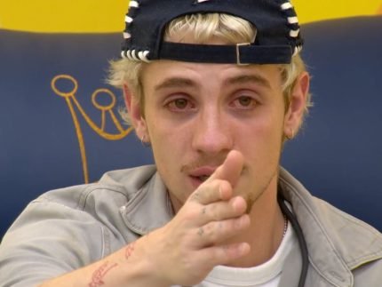 1774747036 BBB26 Juliano Floss chora e cogita apertar o botao apos