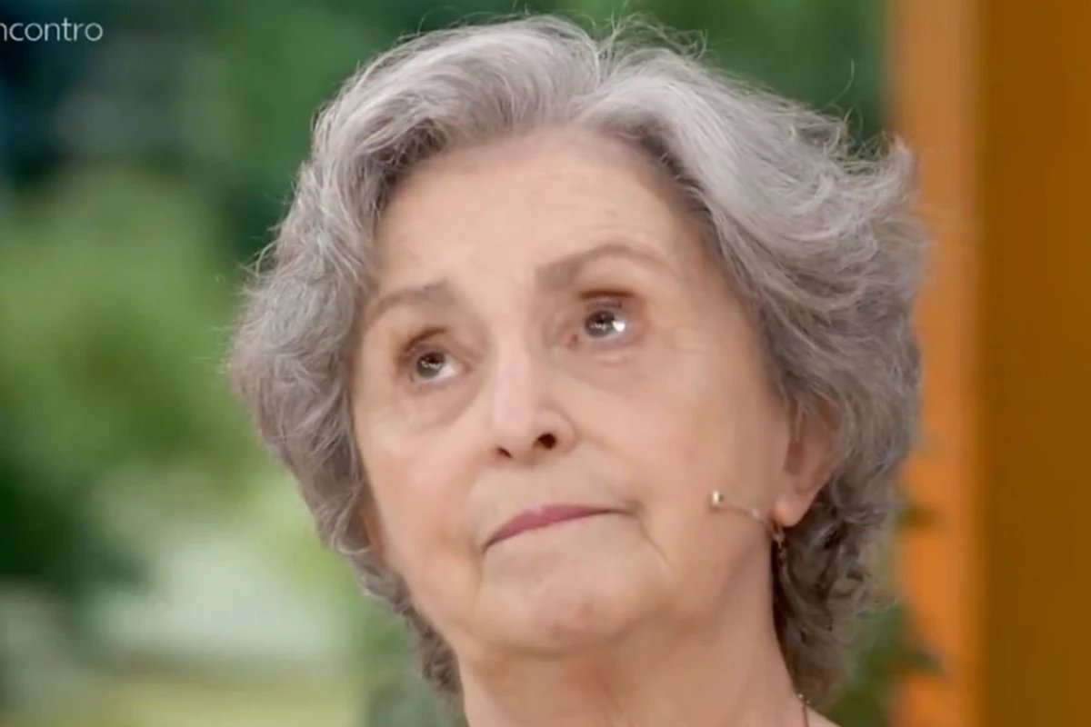 Apos mal estar Ana Lucia Torre cancela sessoes da sua peca