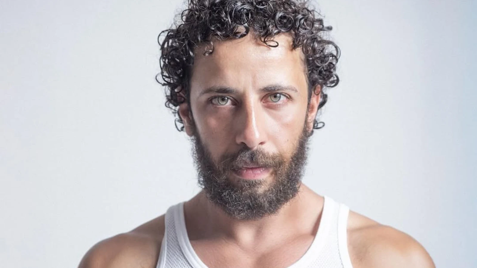 Ator de The Voice of Hind Rajab tem passaporte.webp