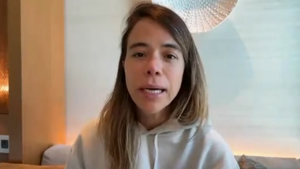 Atriz consegue remarcar voo e prepara retorno ao Brasil.webp