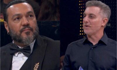 Belo e surpreendido no Domingao ao ver Luciano Huck comentando