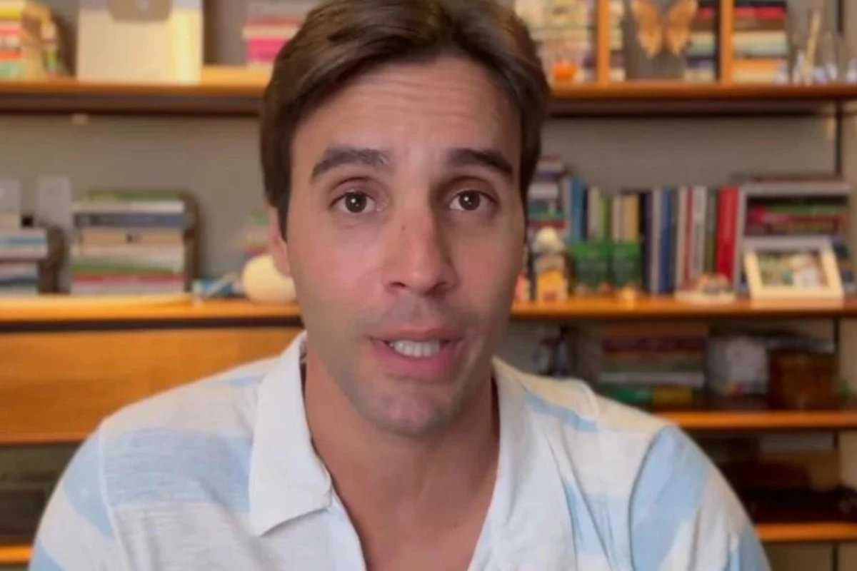 Daniel Cady retoma romance com ex da adolescencia e celebra