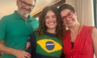 Filha de Sandra Annenberg Elisa surge com namorada em fotos