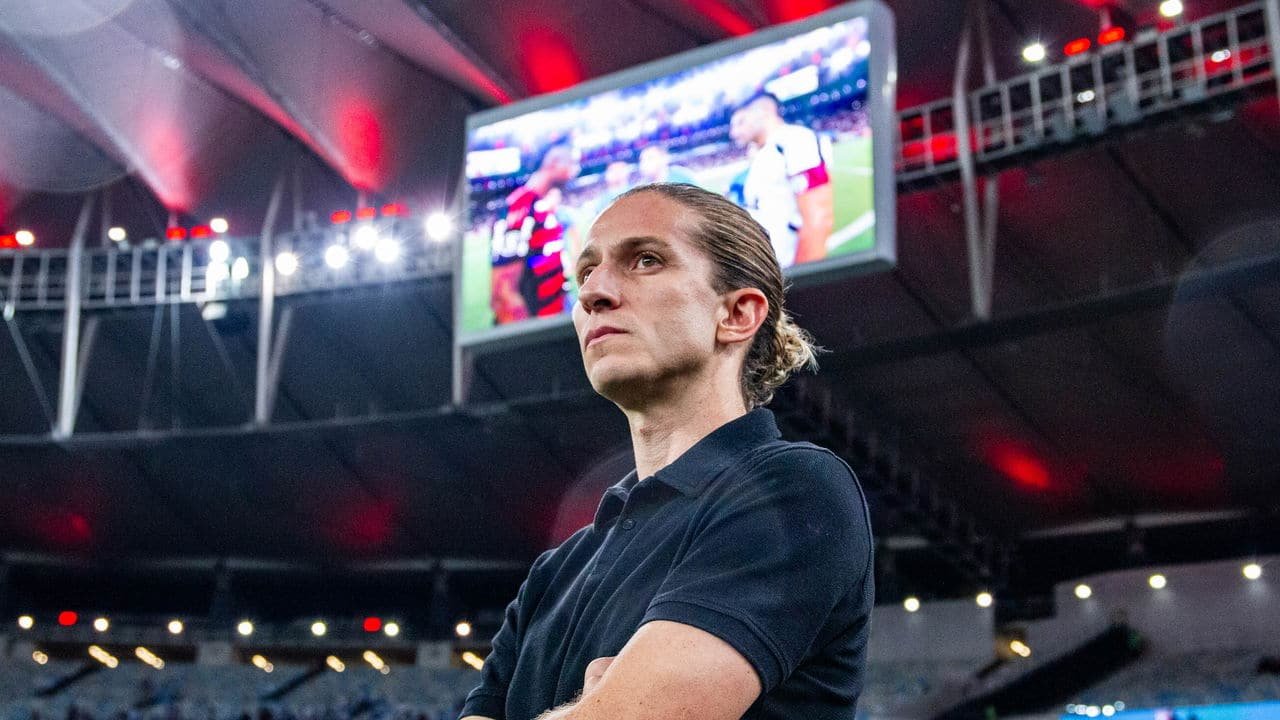 Flamengo anuncia demissao de Filipe Luis