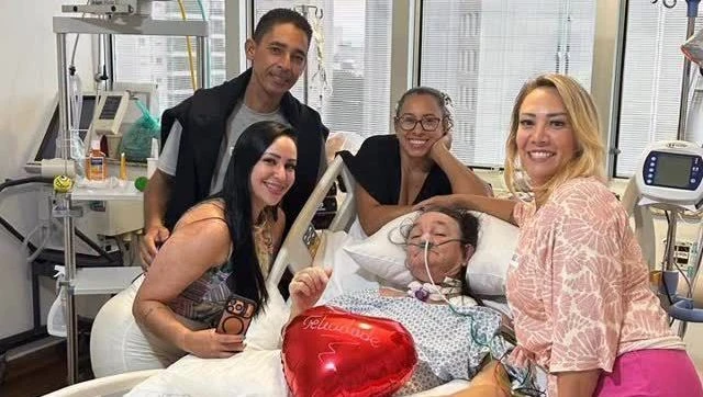 Internado Marquito comemora aniversario com familia em hospital.webp