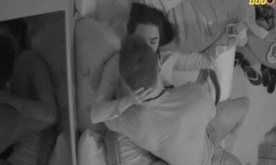 Jonas e Jordana movimentam o edredom durante madrugada no BBB26
