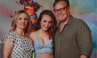 Mae de Larissa Manoela pega os internautas de surpresa ao