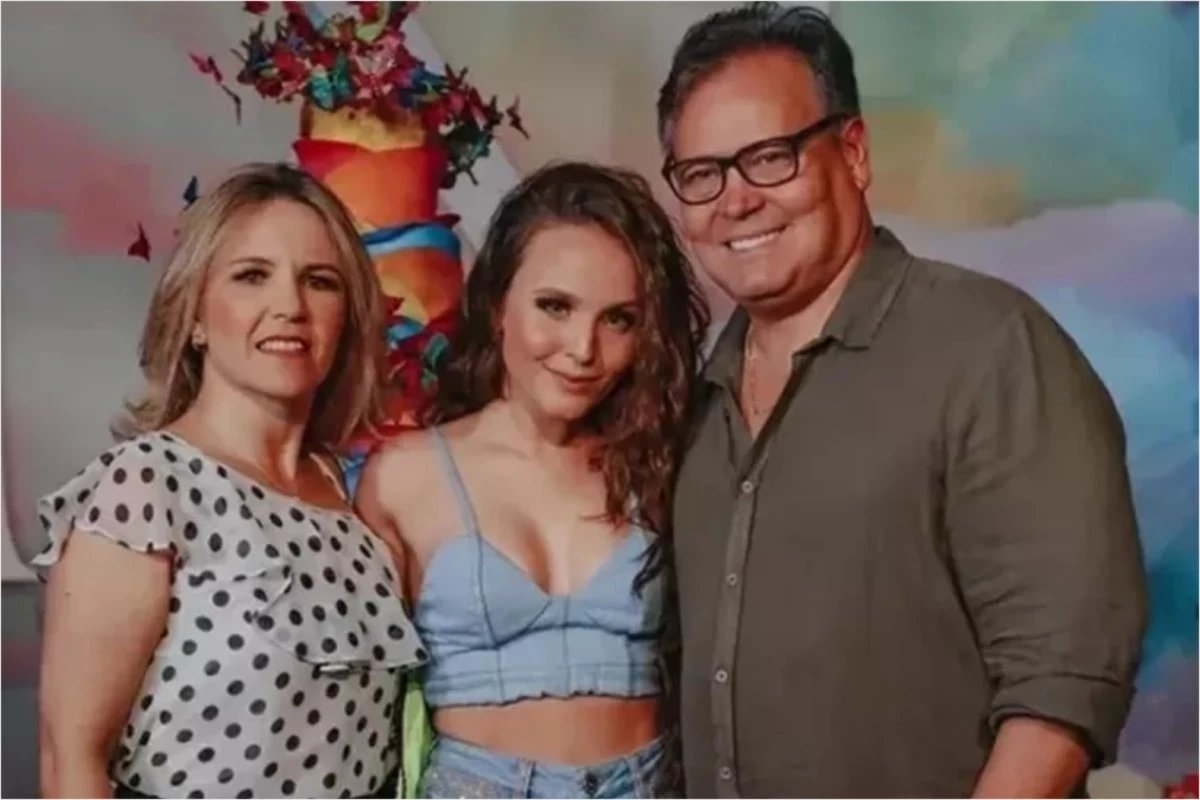 Mae de Larissa Manoela pega os internautas de surpresa ao