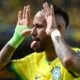 Neymar aparece na pre lista da Selecao Brasileira mas sofre contratempo