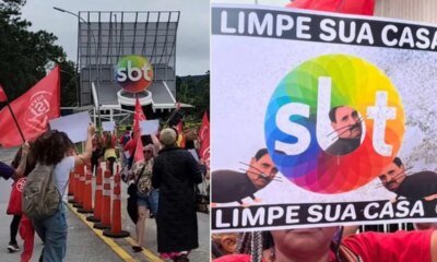 Portaria do SBT e cercada por manifestantes com cartazes contra