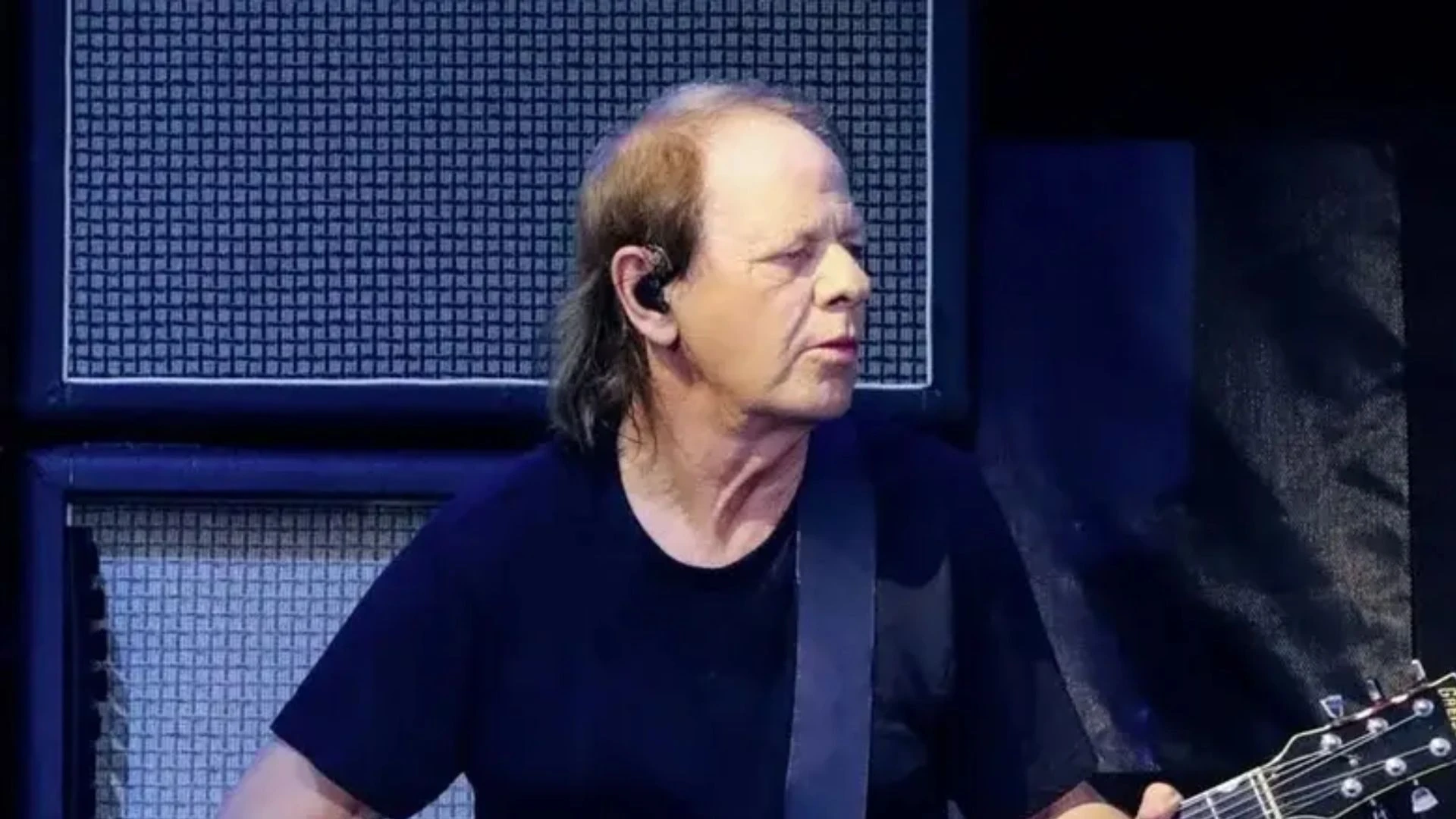 Stevie Young do ACDC tem alta e deixa hospital.webp