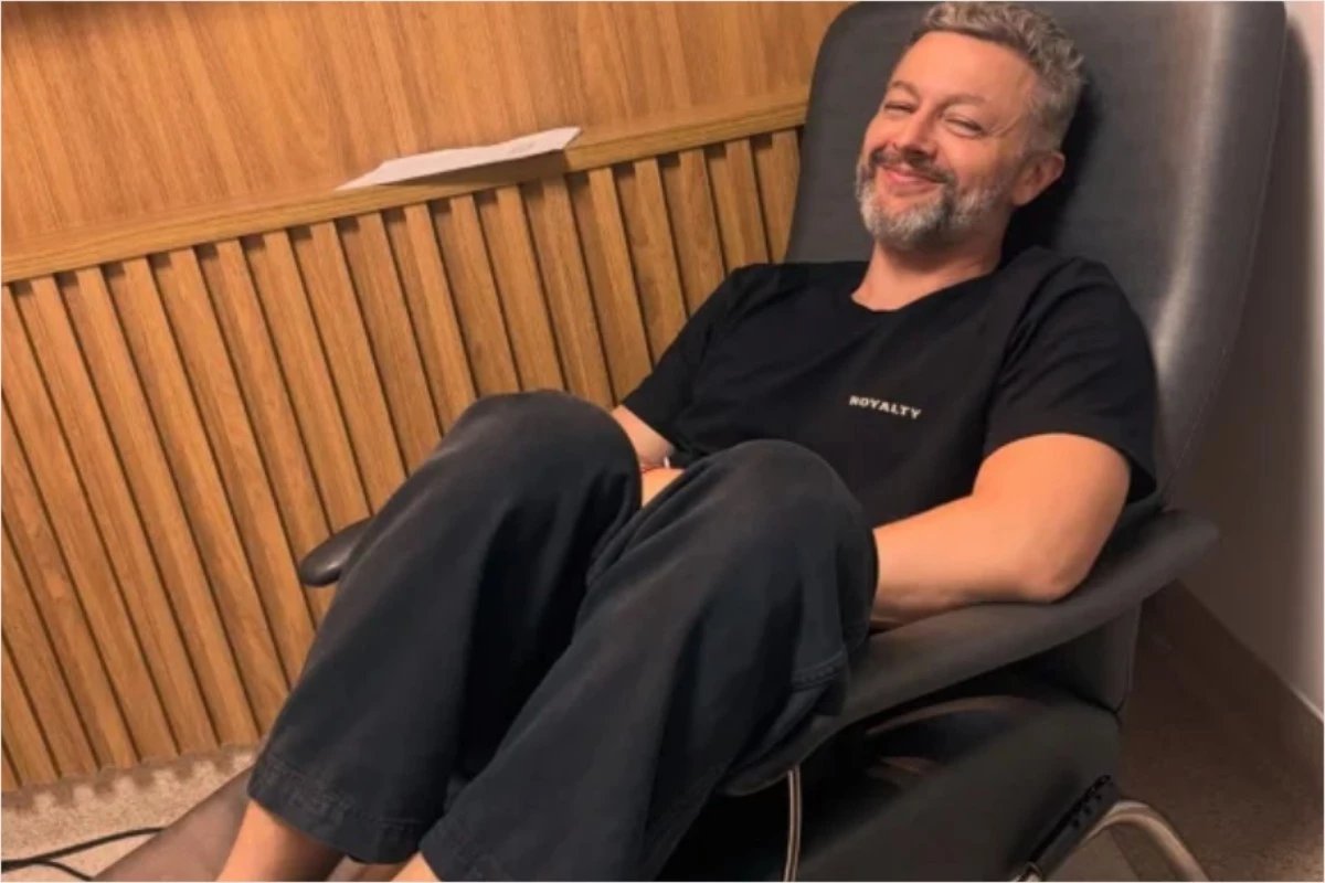 Video ex marido de Sandy passa por procedimento no hospital e