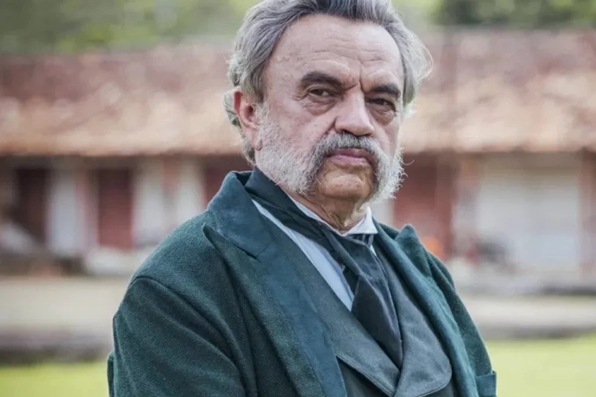 Video mostra Jose Dumont sendo preso apos condenacao por estupro