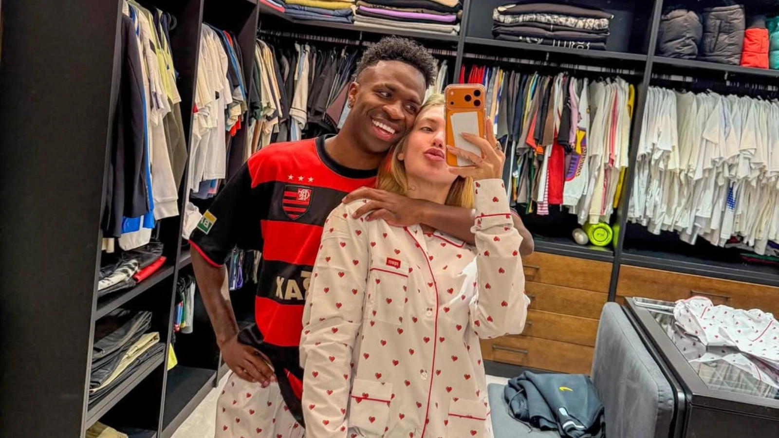 Virginia mostra elevador da mansao de Vini Jr em.webp