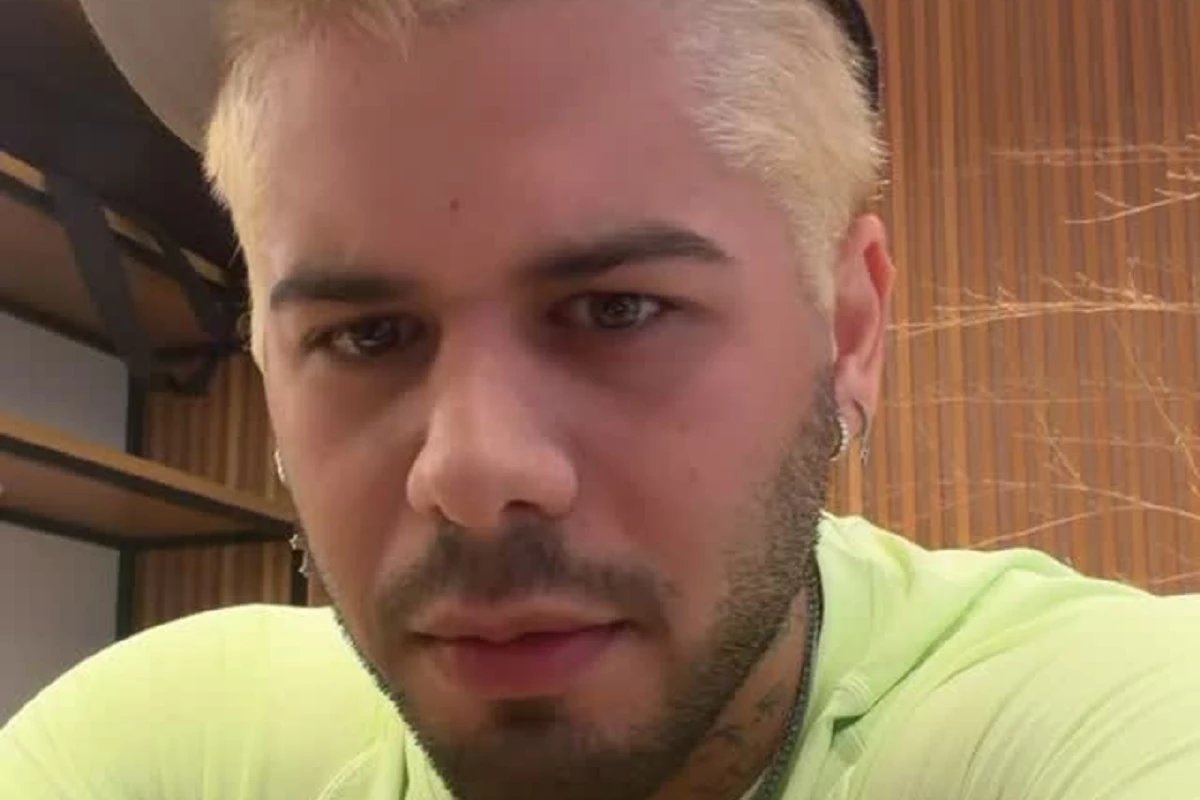 Ze Felipe sofre acidente e termina com a orelha toda