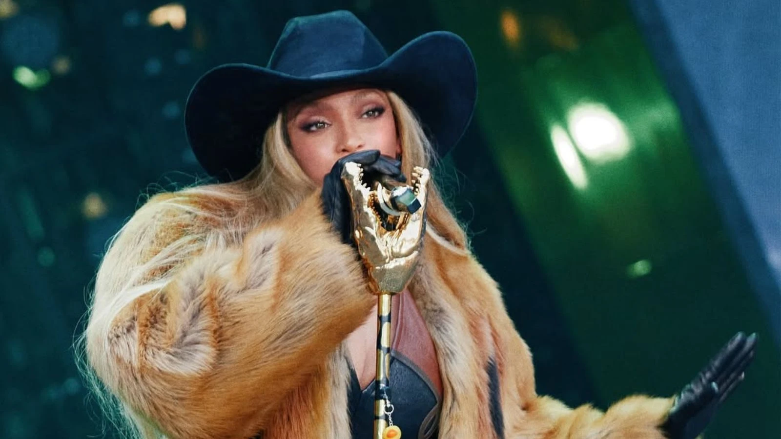 veja famosos na lista de bilionarios da Forbes.webp