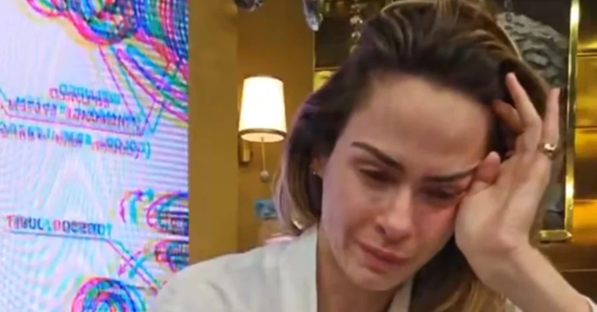 Ana Paula aparece aos prantos e preocupa fas