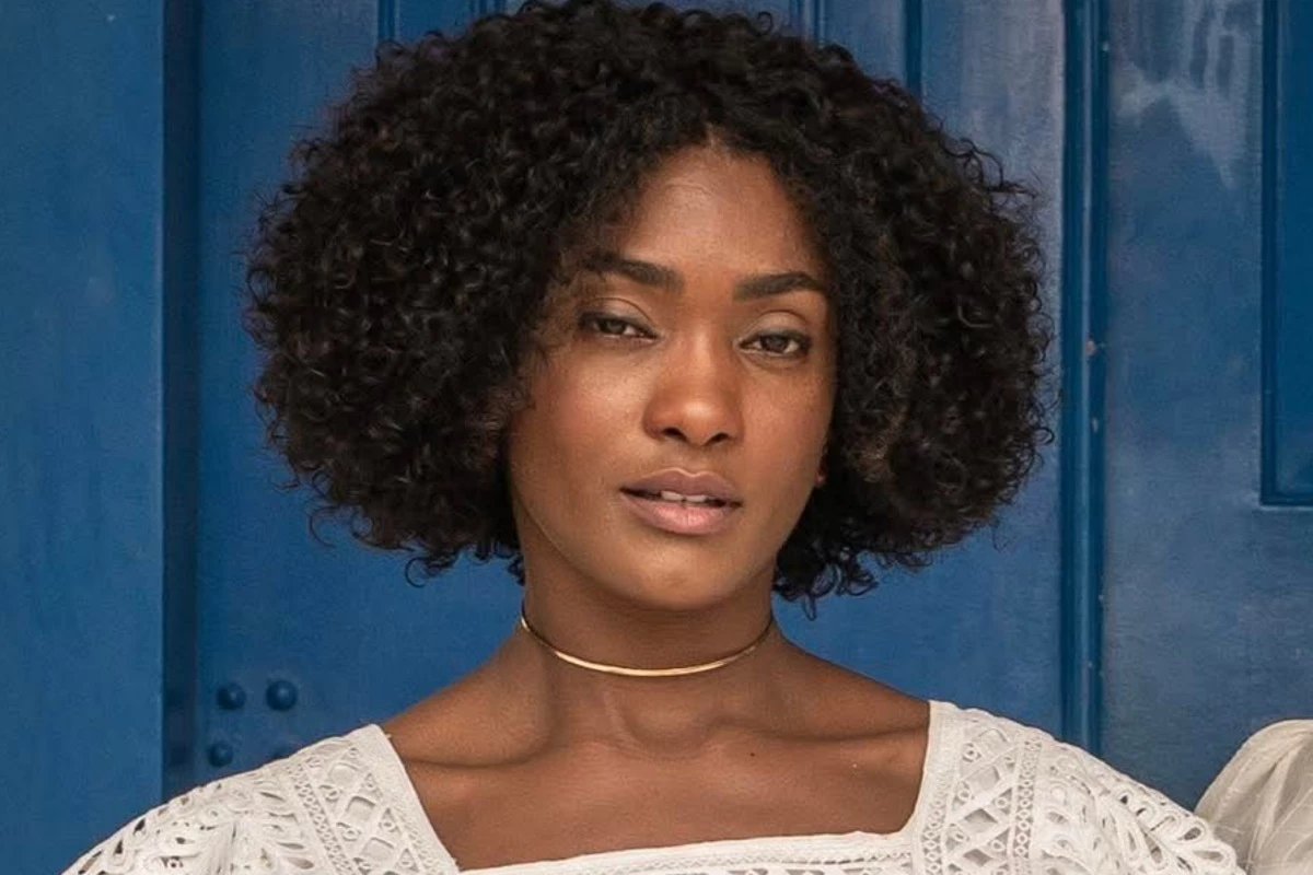 Atriz Erika Januza e internada as pressas e equipe se