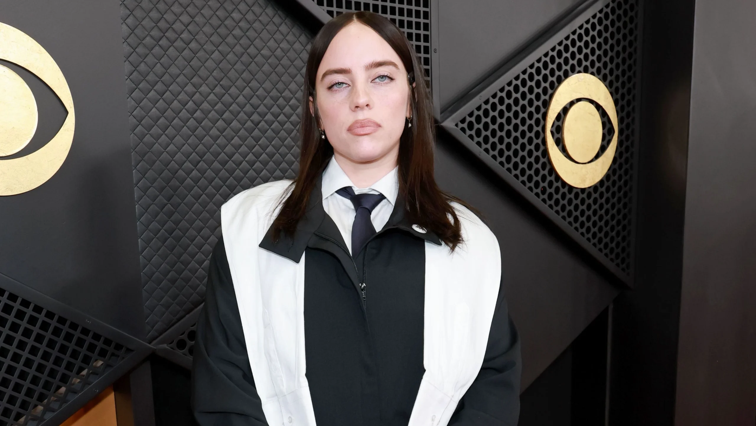 Billie Eilish revela razao para usar roupas largas Relacao.webp