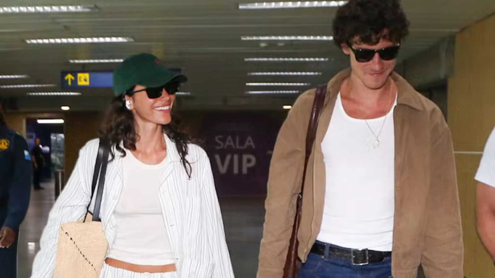 Bruna Marquezine e Shawn Mendes sao flagrados em loja.webp