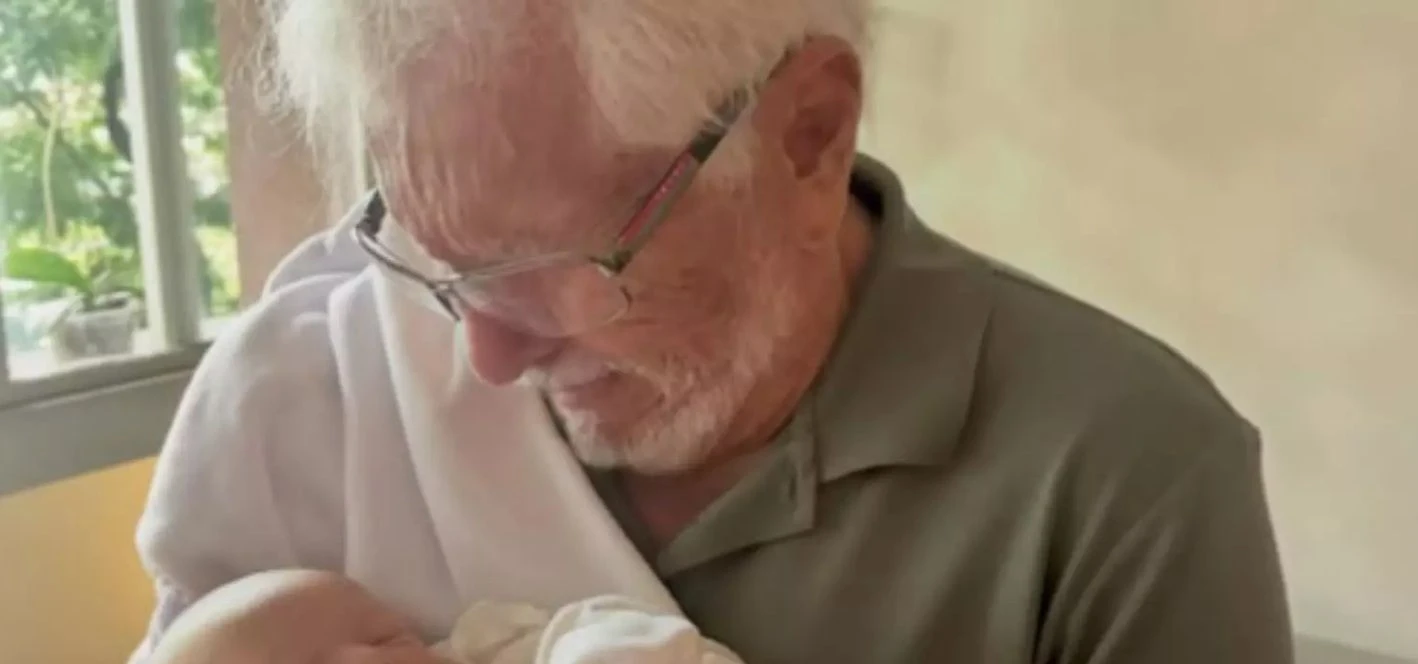 Carlos Alberto de Nobrega compartilha foto com bisneto Os.webp