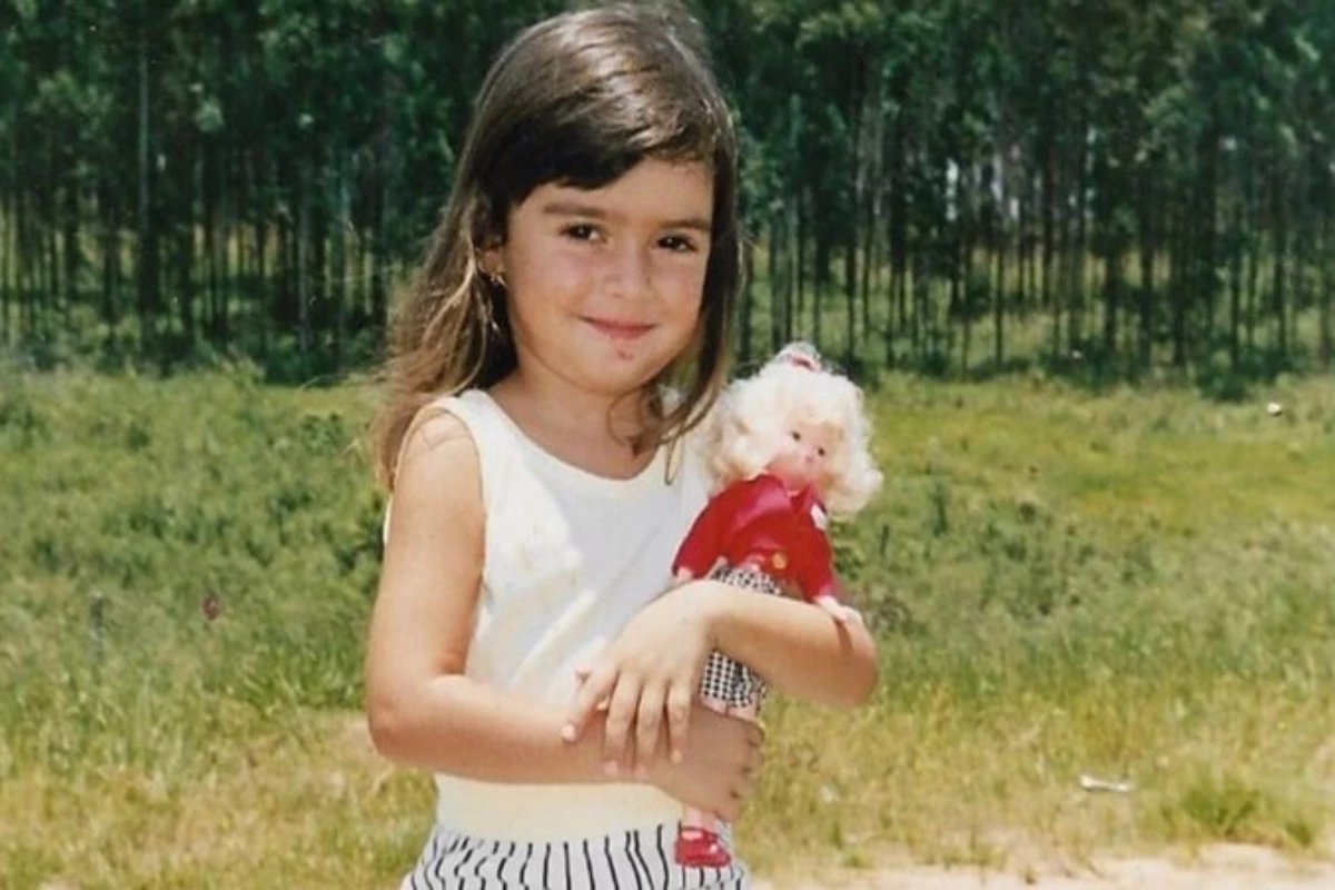 Consegue reconhecer Menina da foto e famosa atriz tem 40