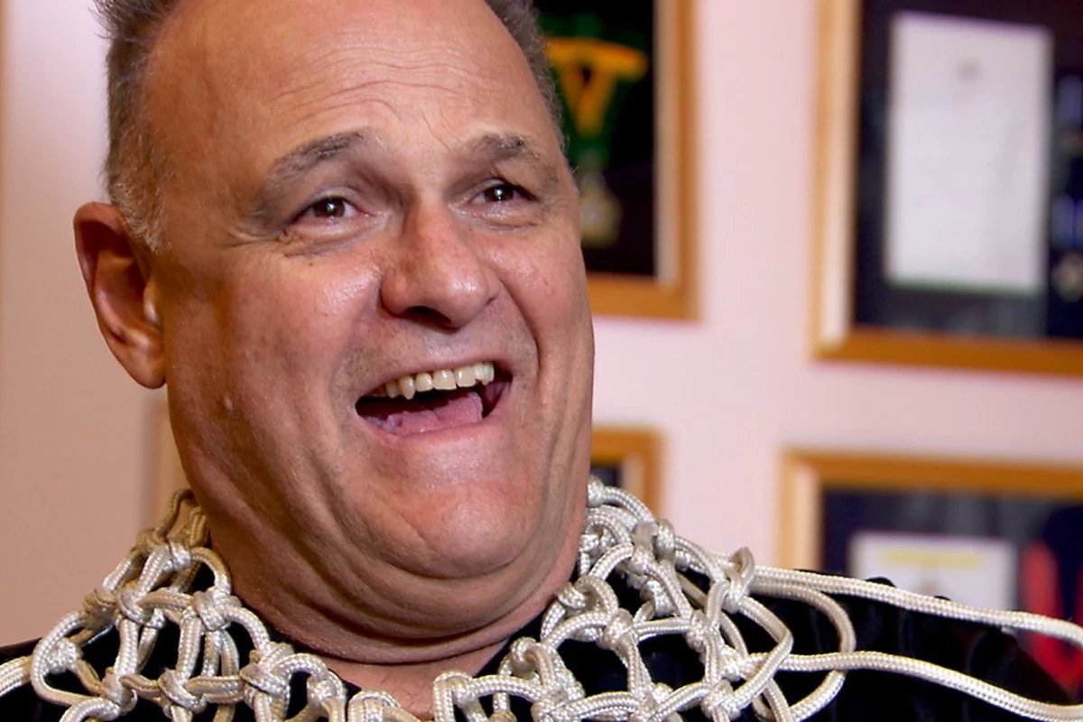 Despedida emocionante Oscar Schmidt e cremado com item simbolico em