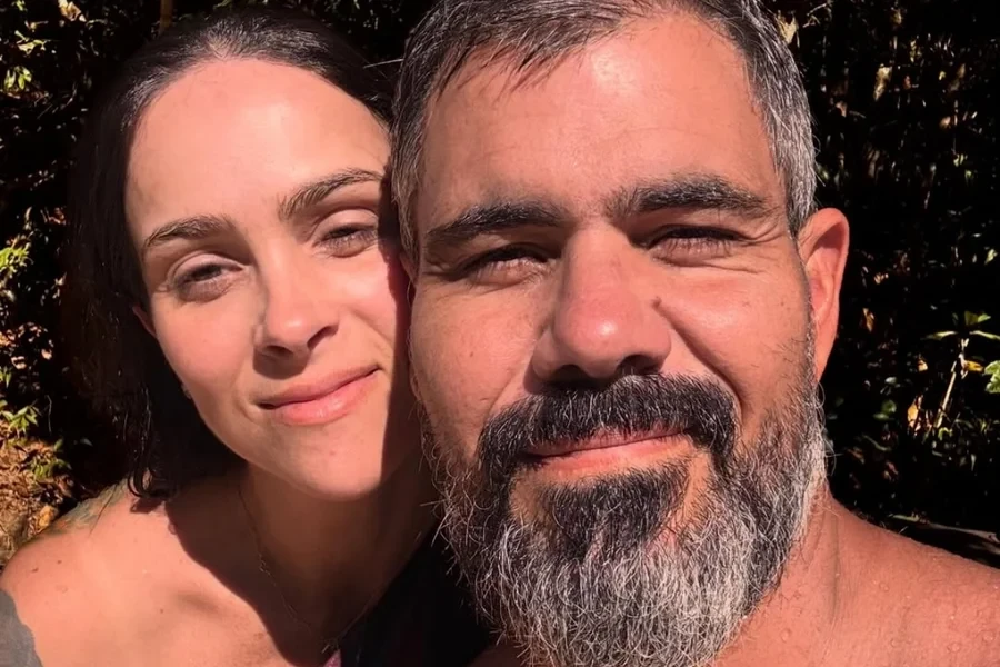 Esposa de Juliano Cazarre ironiza atrizes apos polemica.webp
