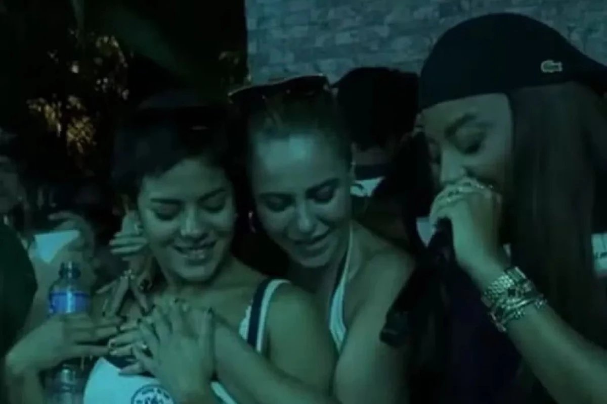 Flagrada coladinha com atriz famosa Paolla Oliveira faz fas apontarem