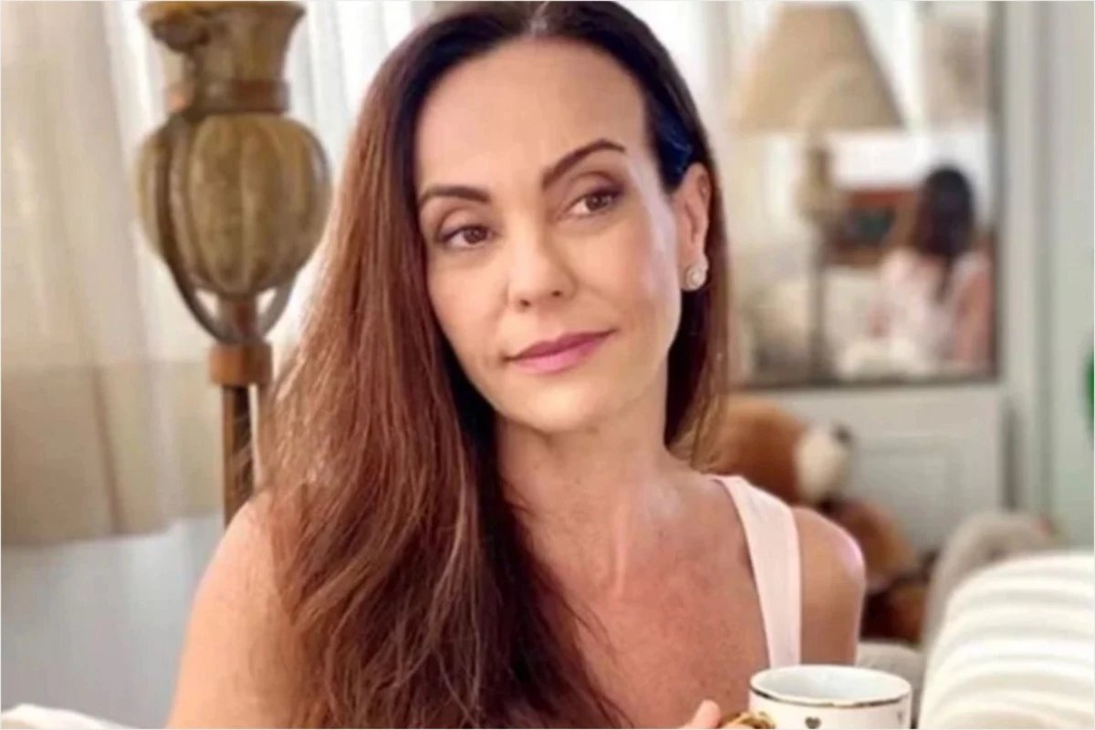 Flavia Monteiro atriz de Chiquititas sofre queda com a filha