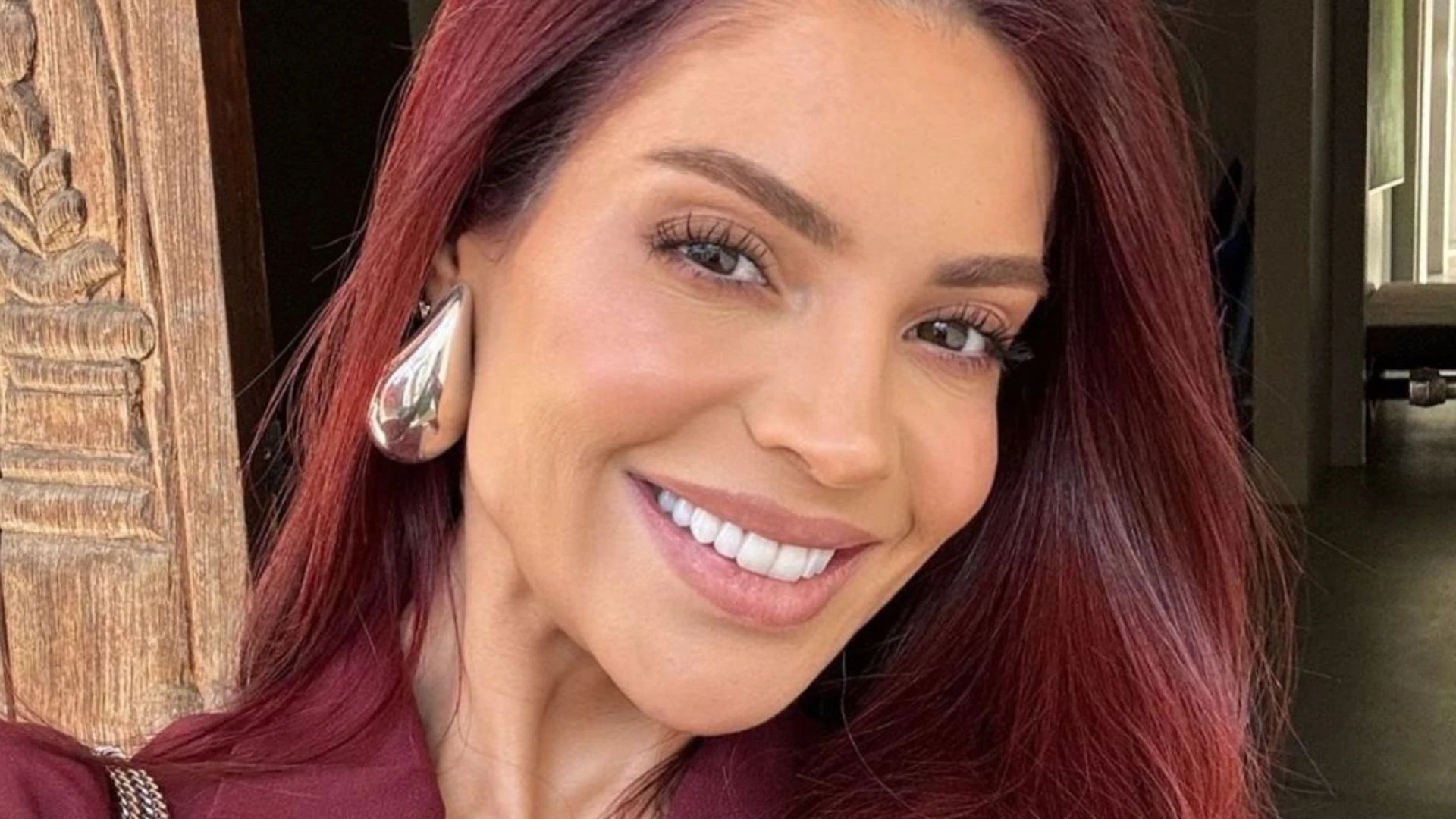 Gkay exibe passaporte e brinca com mudancas fisicas Nunca.webp