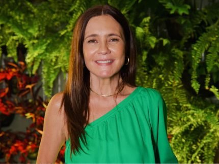 Internauta relata gesto emocionante de Adriana Esteves no aeroporto veja