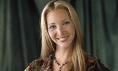 Lisa Kudrow diz que se sentia excluida em Friends.webp