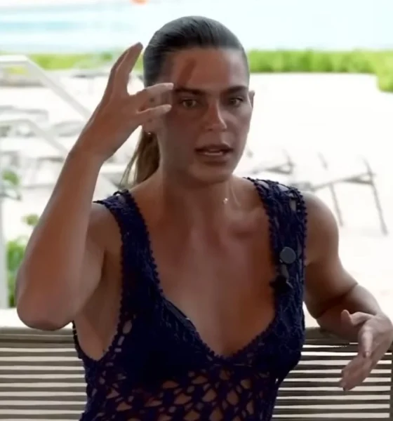 Mariana Goldfarb posa de topless em piscina veja.webp