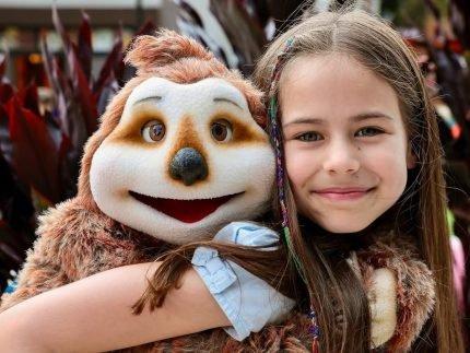 Mel Summers celebra 10 anos e marca retorno a Globo