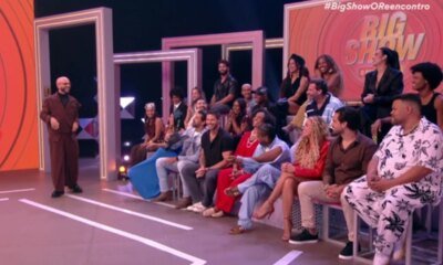 Na frente de todo mundo participante confessa que levou itens