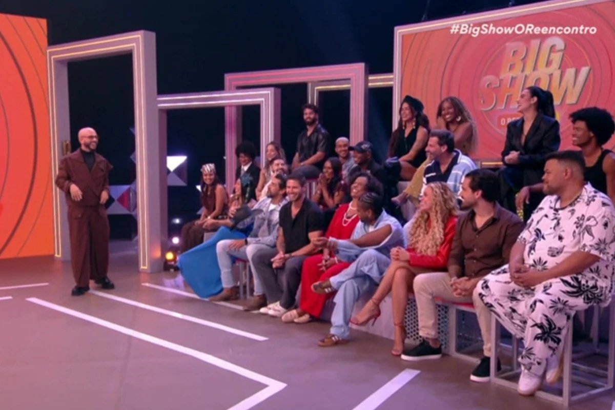 Na frente de todo mundo participante confessa que levou itens