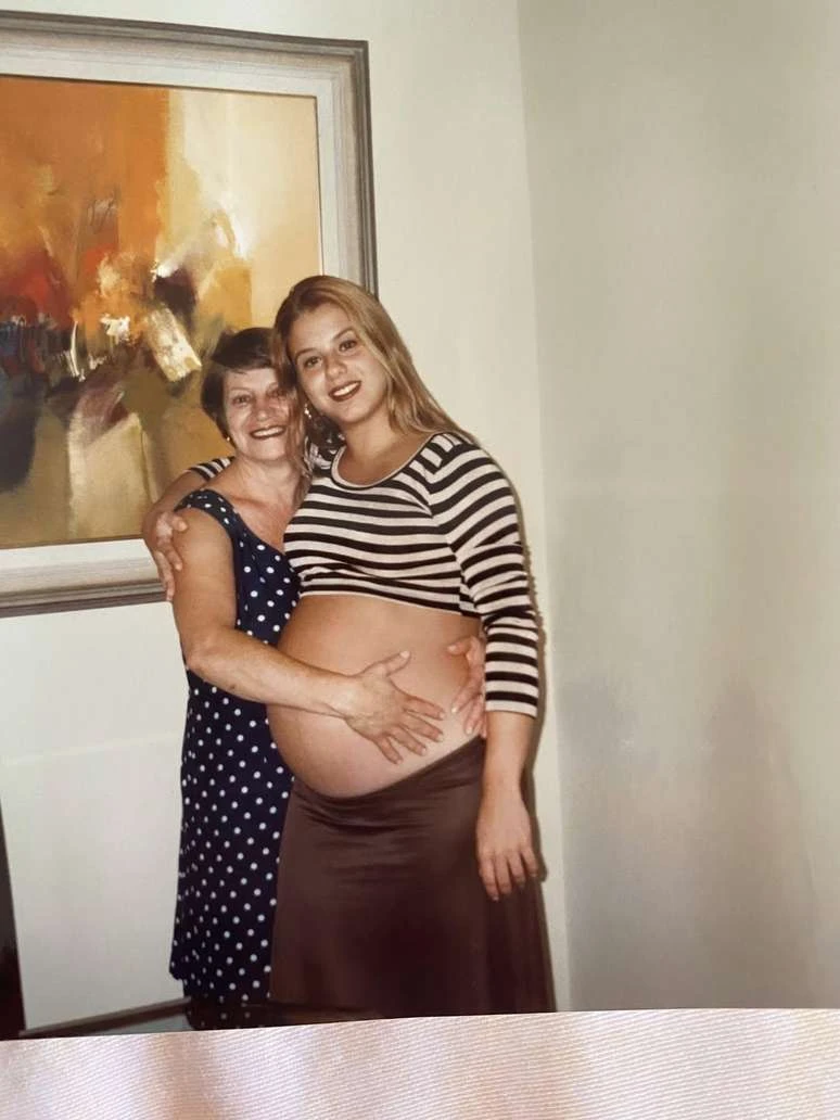 Poliana Rocha viraliza com foto de antes das plasticas.webp