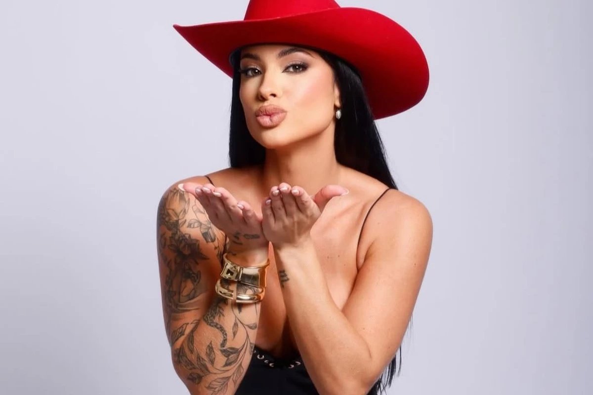 Rayane Figliuzzi parte pra cima de policial em festa de