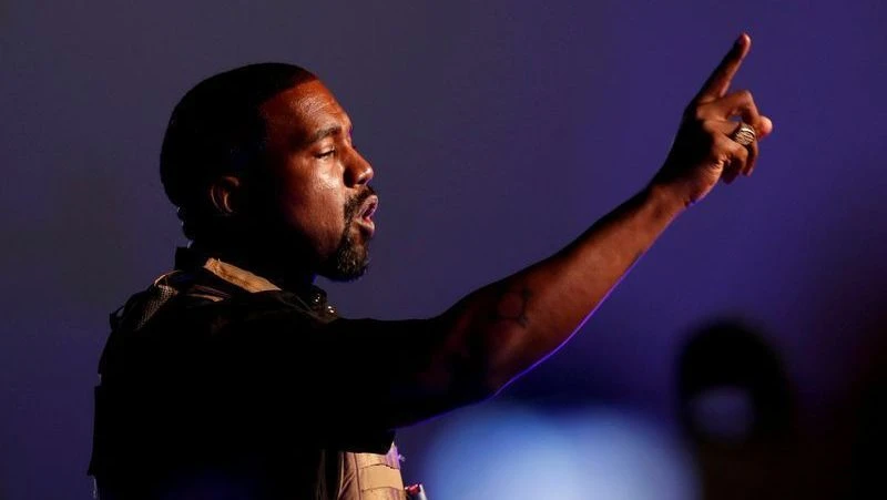 Reino Unido estuda banir Kanye West apos anuncio em.webp