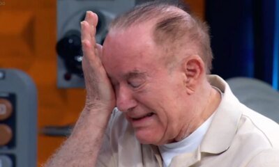 Renato Aragao nao segura a emocao apos ocorrido no palco