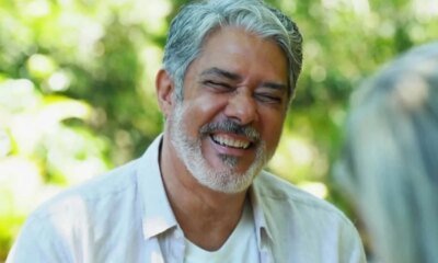 Seis meses apos saida do Jornal Nacional William Bonner usa