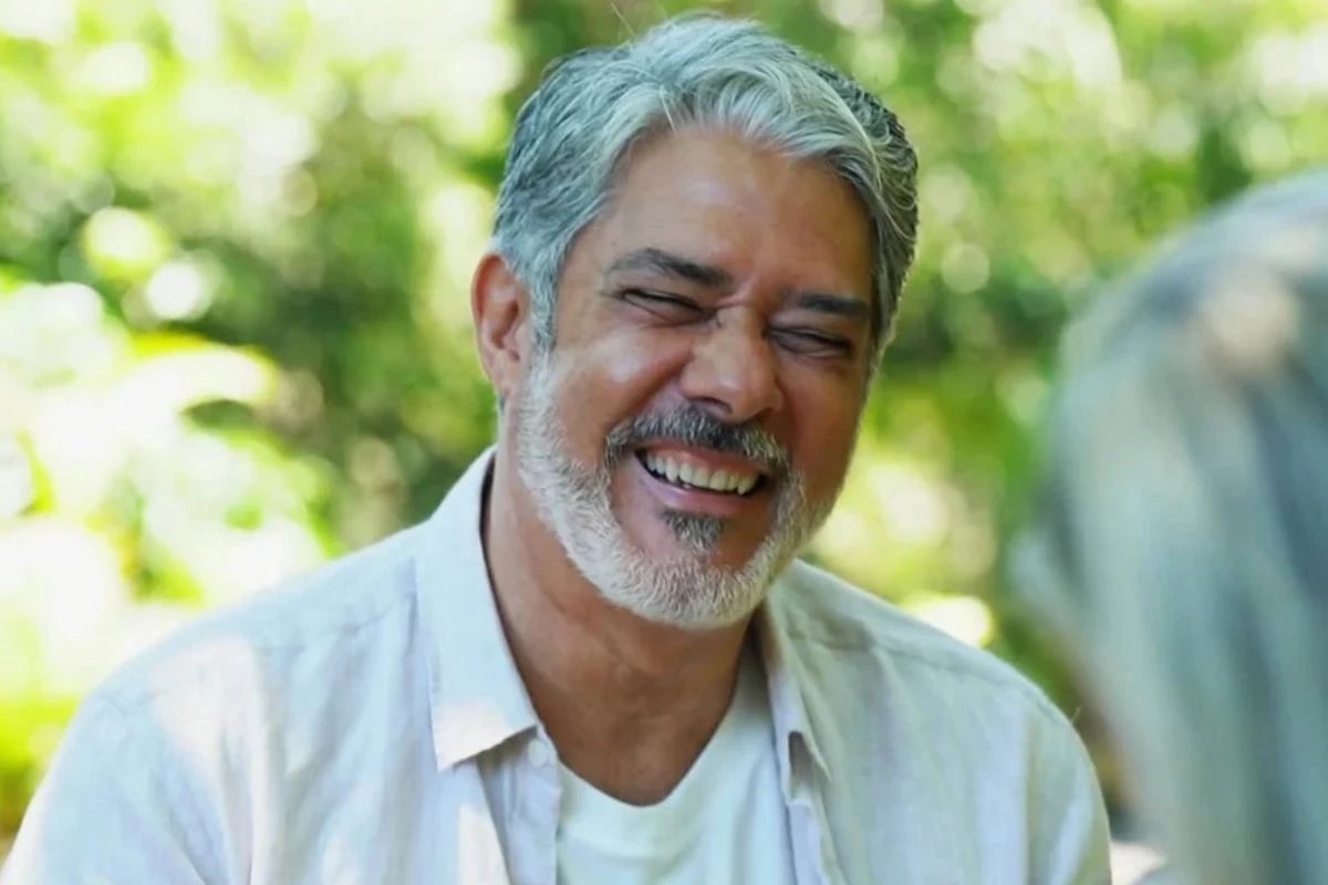 Seis meses apos saida do Jornal Nacional William Bonner usa