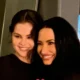 Selena Gomez prestigia abertura da turne de Demi Lovato.webp
