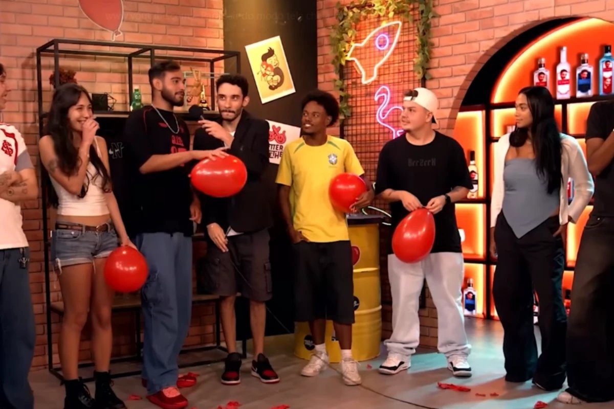 Video encontro entre ex namorados termina em reviravoltas entre os jovens