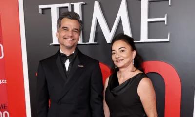 Wagner Moura leva a mae em festa de gala.webp